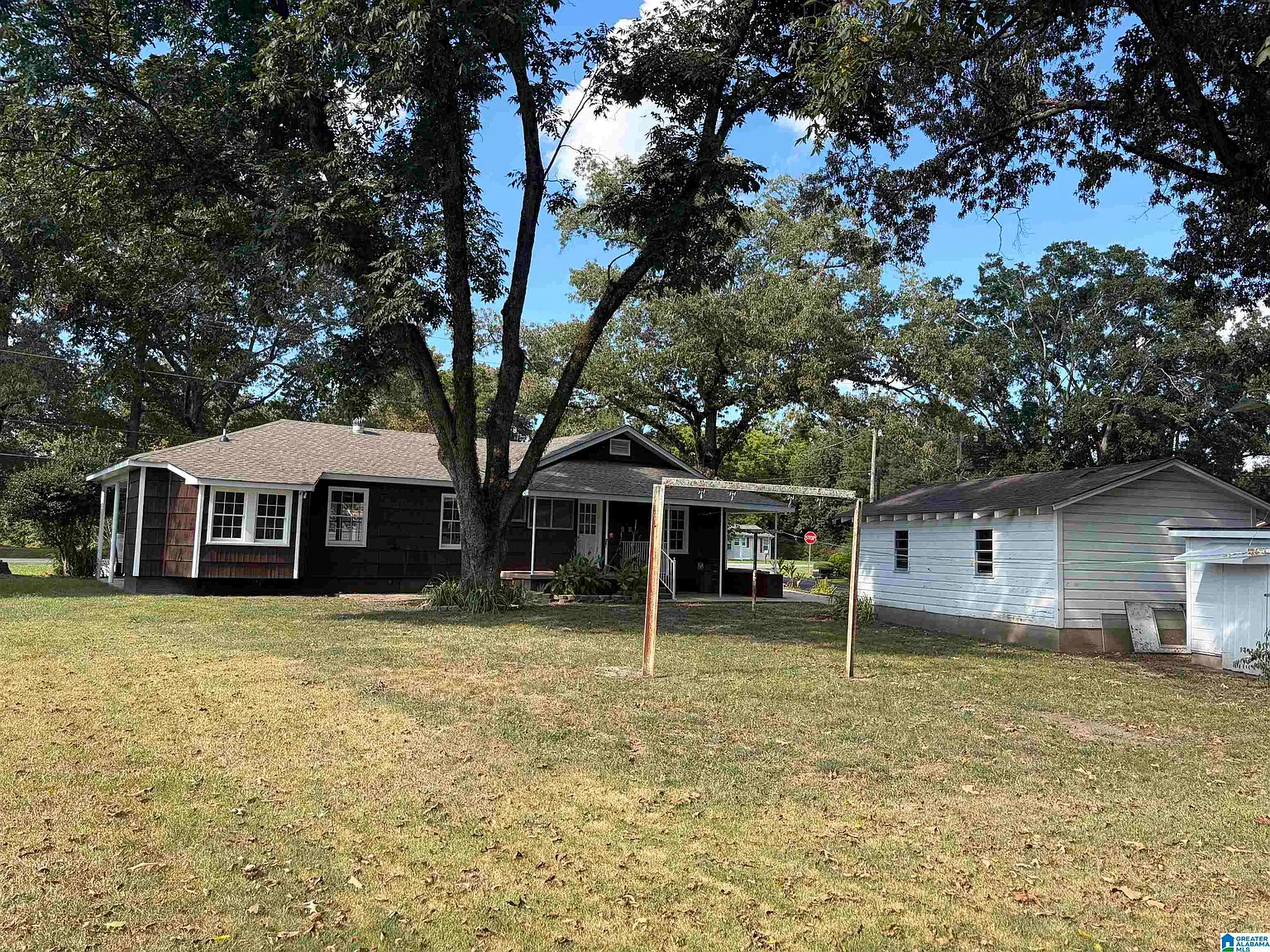 3 bed, 1.0 bath, $1,650 — Photo 2