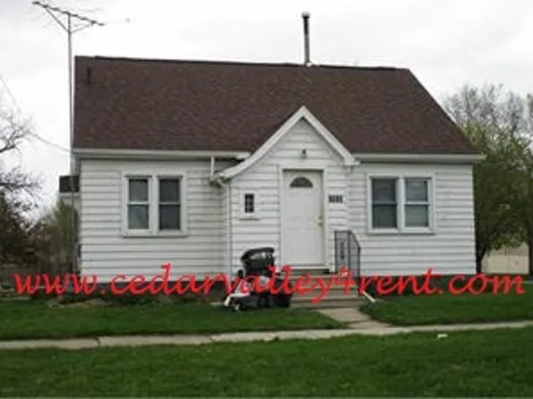 1104 W 8th St, Waterloo, IA 50702