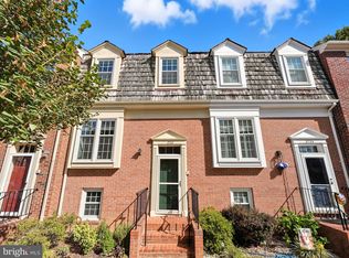 2732 Franklin Ct, Alexandria, VA 22302