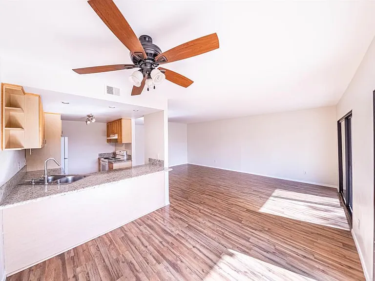 2374 Caringa Way — Photo 20