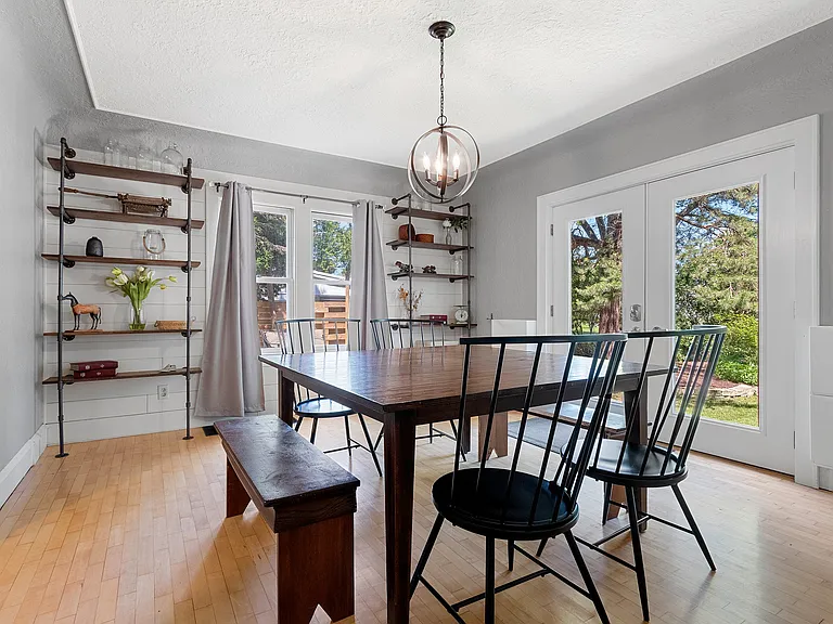 1338 W 8th St — Photo 36