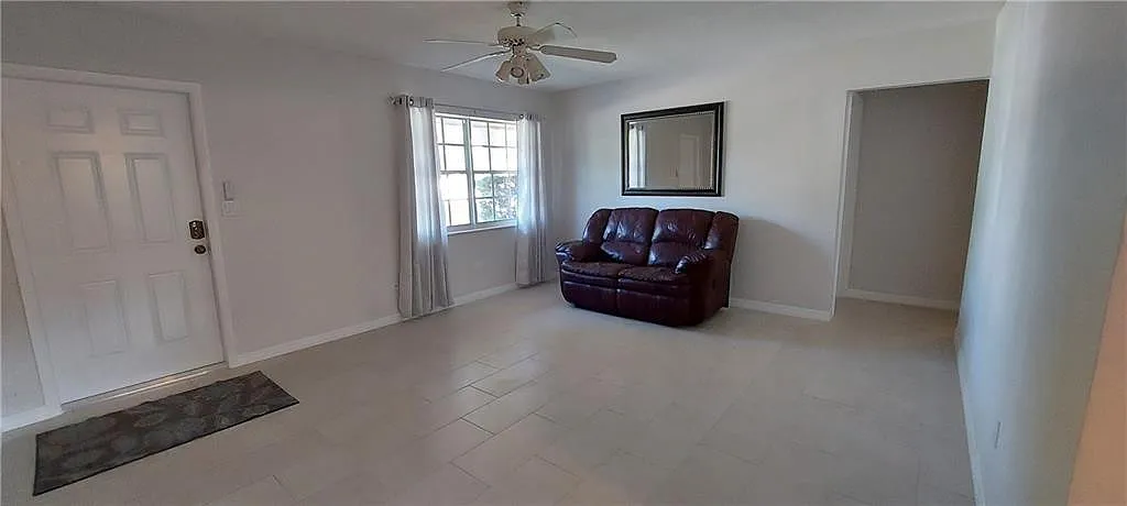 3 bed, 1.0 bath, 1150 sqft, $2,650 — Photo 3