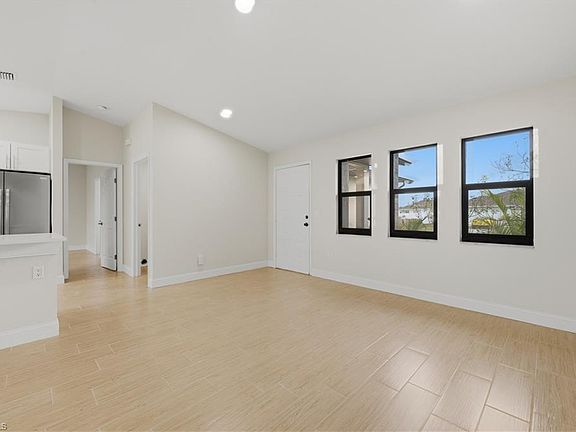 5th image of 306 SE 18th TER