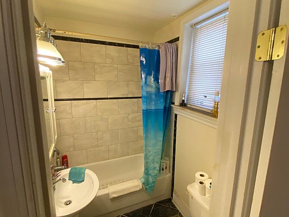 3rd image of 3426 W Grace St APT 3