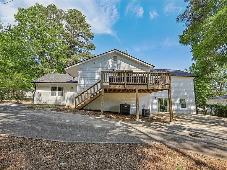 3898 Skidmore Dr — Photo 51