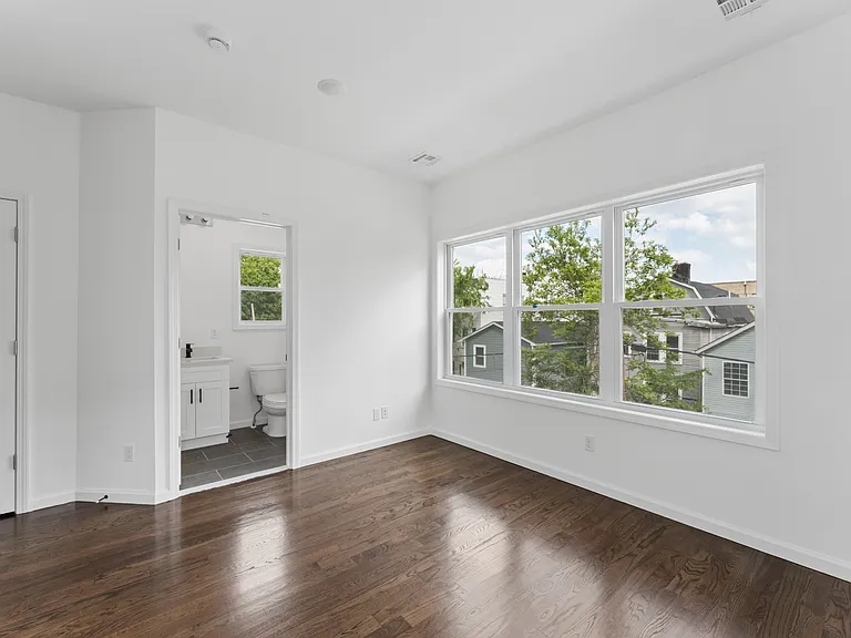 910 Bergen St #2 — Photo 8