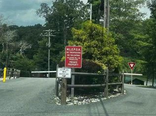 104 Monique Ct, Dingmans Ferry, PA 18328