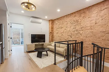 1853 Cornelia Street, #1B