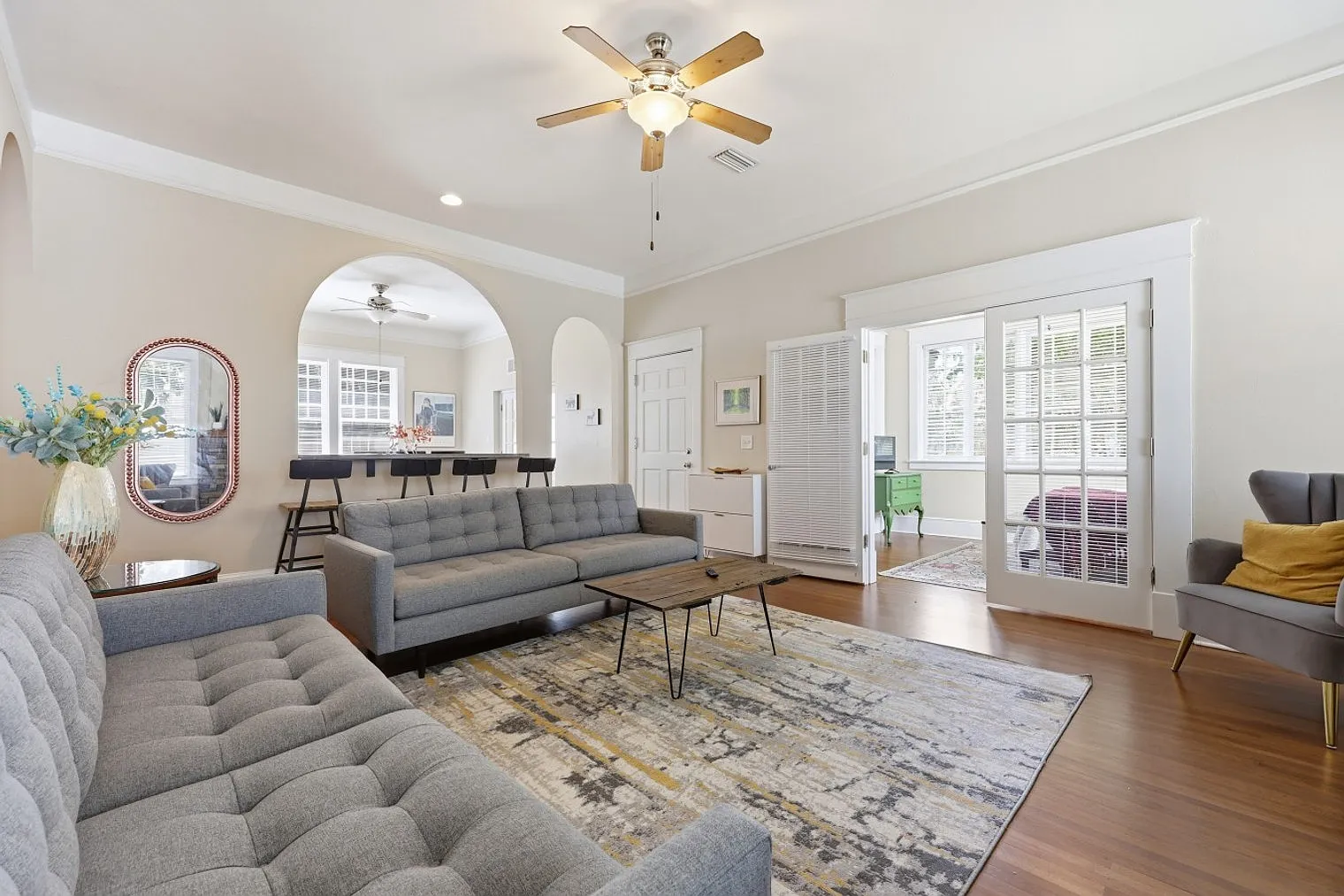 6 bed, 3.0 bath, 2475 sqft, $9,600 — Photo 2