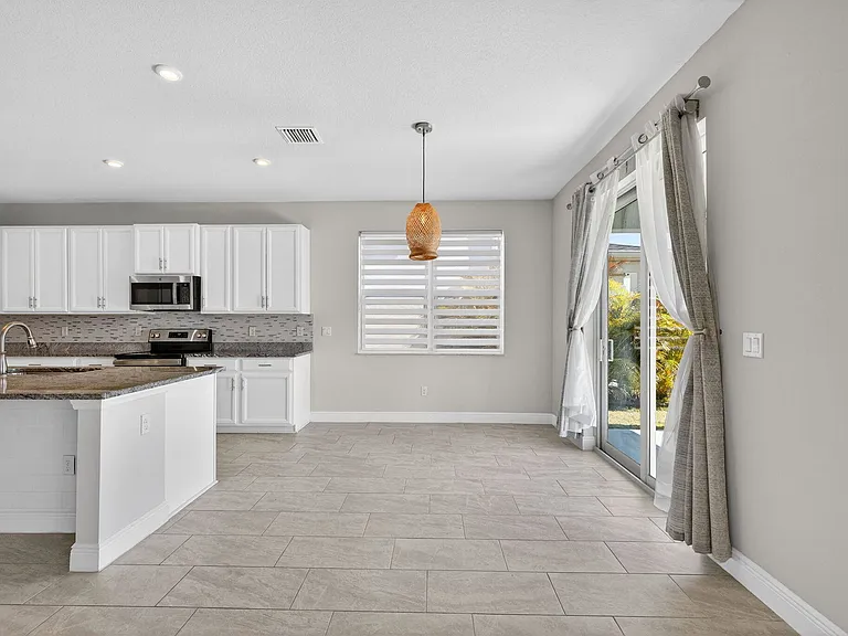 10916 SW Robbia Way — Photo 10