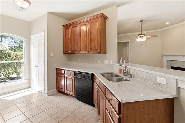 711 Lionel Ct — Photo 4