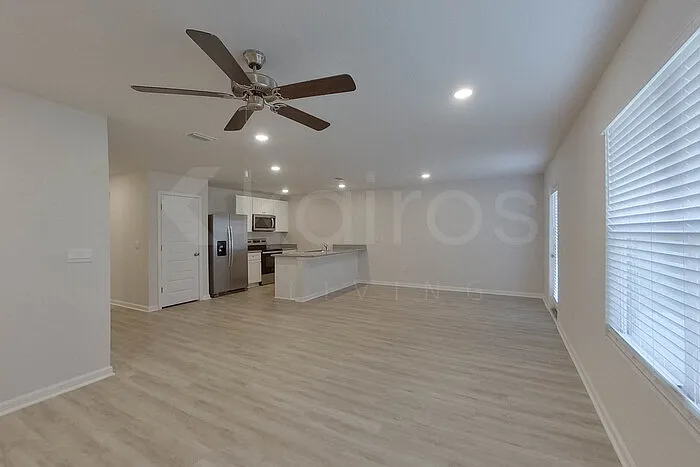 4 bed, 2.0 bath, 1387 sqft, $2,125 — Photo 2