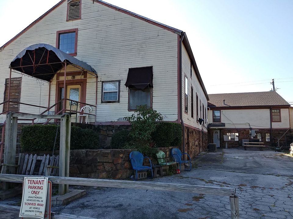 2nd image of 224 S Broadway APT 25