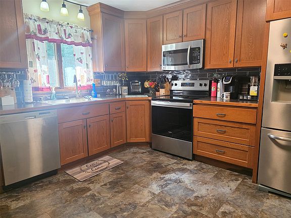 3rd image of 79 Dubois Rd
