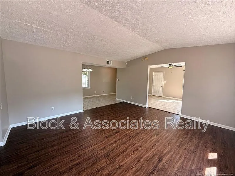 3 bed, 1.5 bath, 1352 sqft, $1,450 — Photo 2