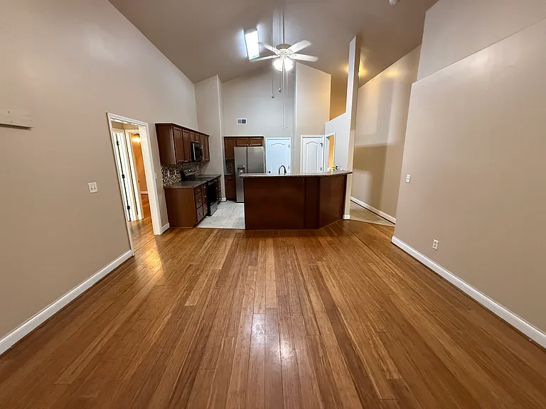 4039 Cambridge Dr — Photo 9