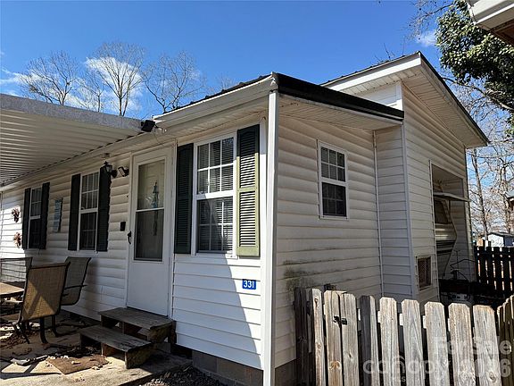 3rd image of 331 Lake Tillery Trl