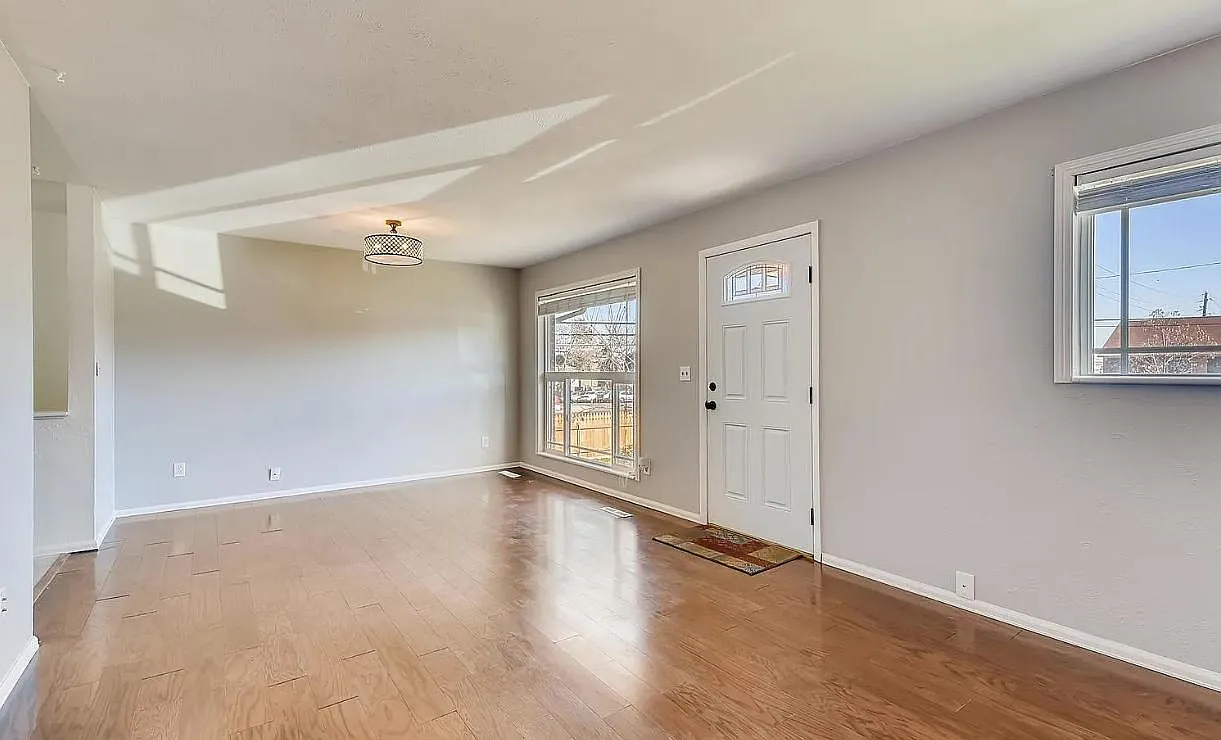4 bed, 1950 sqft, $3,200 — Photo 3