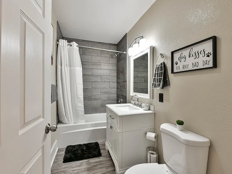 621 E Wright St — Photo 11