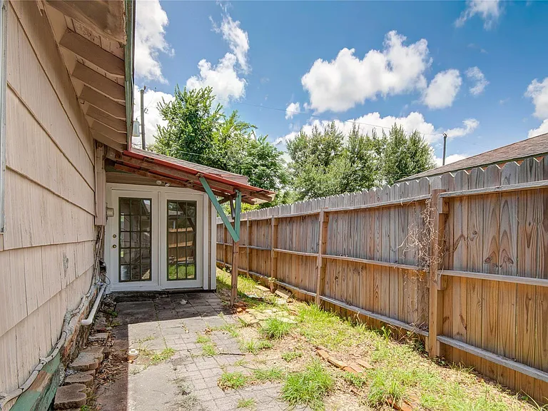 8565 Ridgepoint Dr — Photo 39