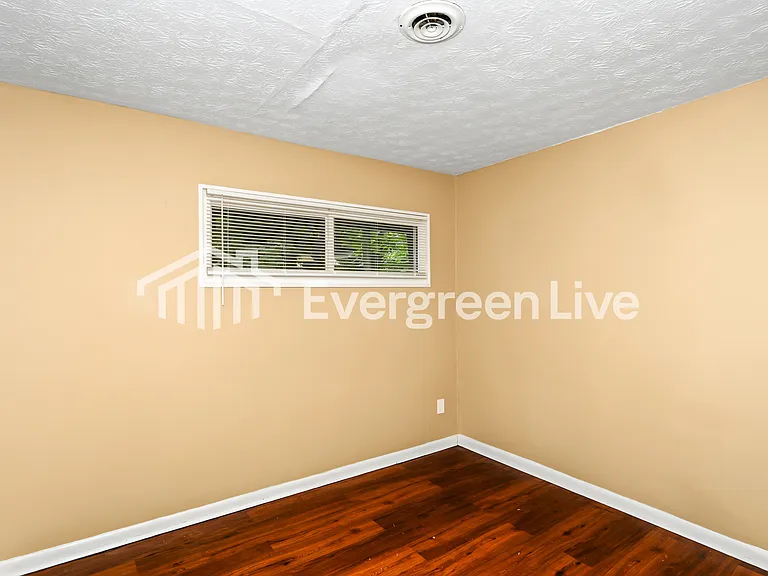 1331 Compton Rd — Photo 12
