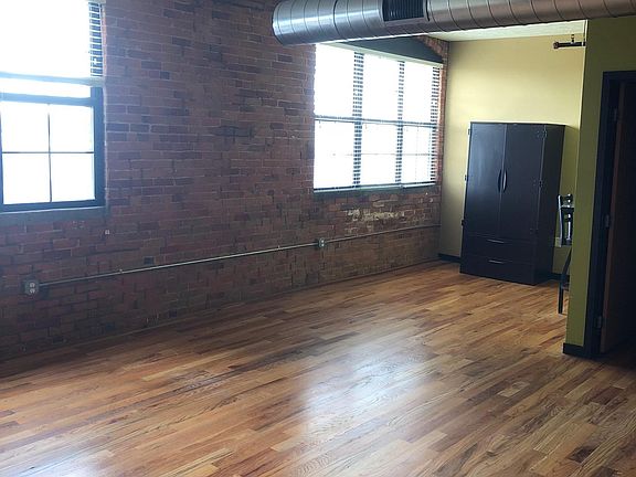4th image of 317 S Elm St APT 418