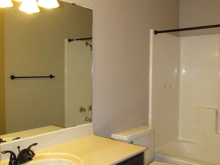 602 Northcliffe Dr — Photo 18
