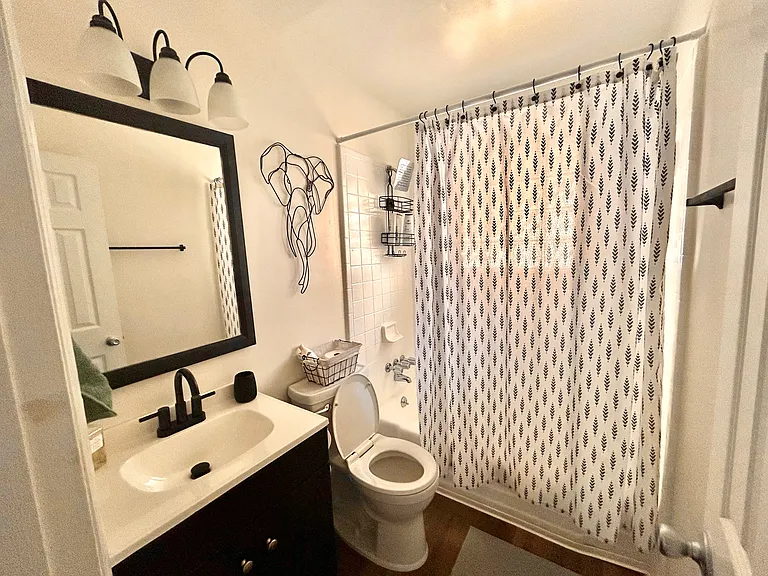 1420 Woodhill Ln — Photo 6