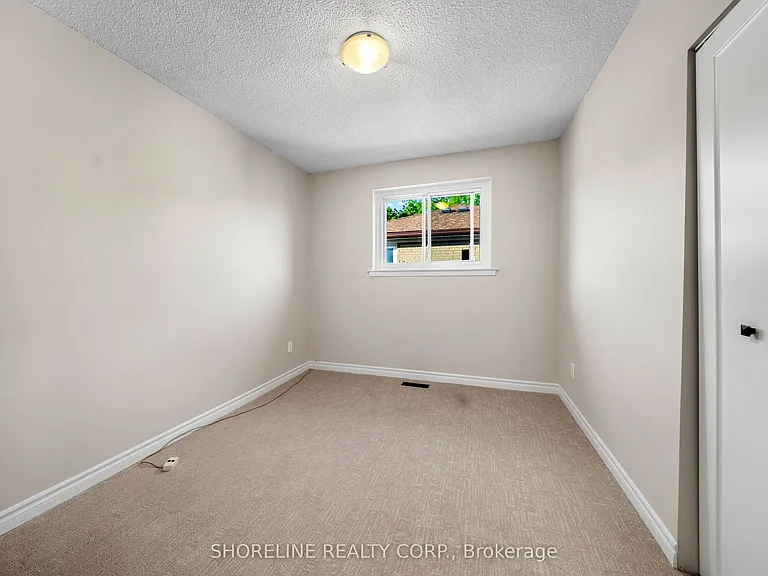 608 Raphael Ave #UPPER — Photo 18