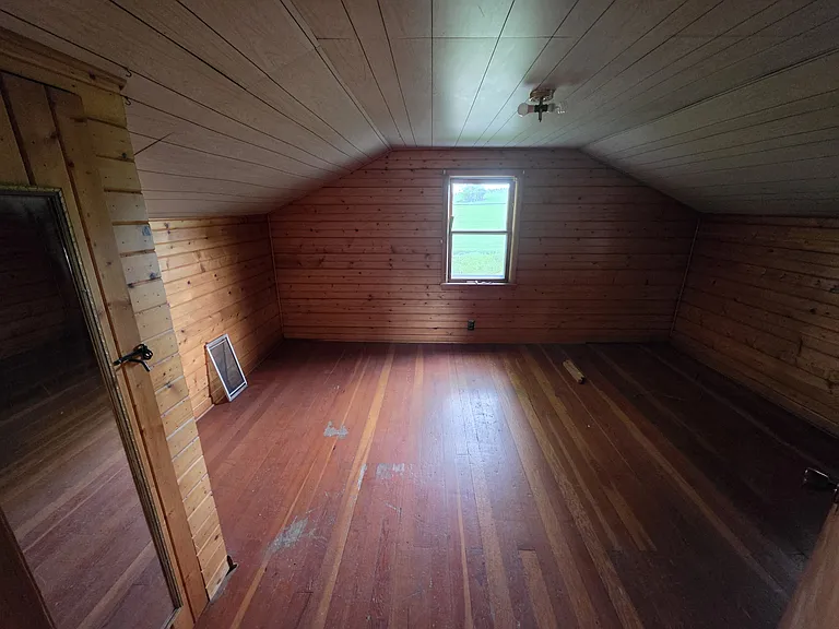 820 Wooster St — Photo 2