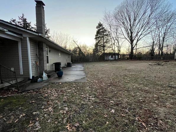 283 Hummingbird Ln, Spout Spring, VA 24593