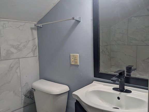2nd image of 252 W Mechanic St