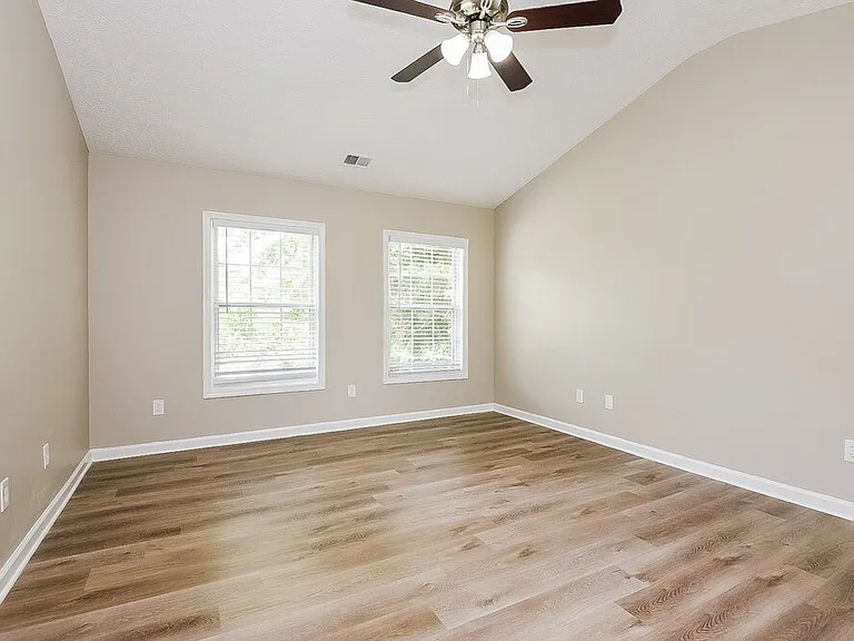 107 Chamberlyn Ln — Photo 11