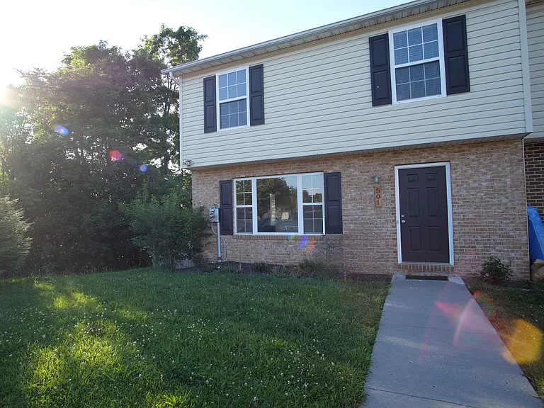 501 Emily Ln — Photo 1