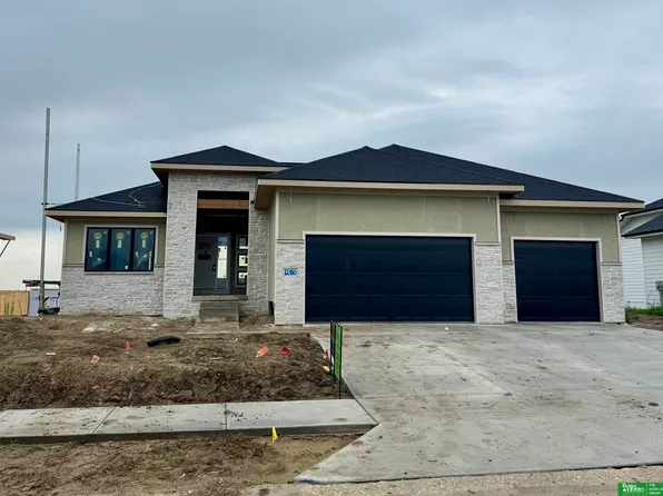 12380 Windsor Dr, Papillion, NE 68046