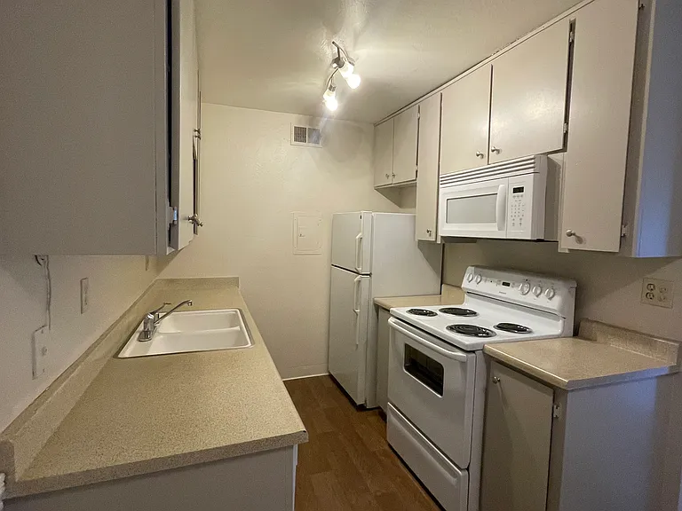 2816 O St #A — Photo 4
