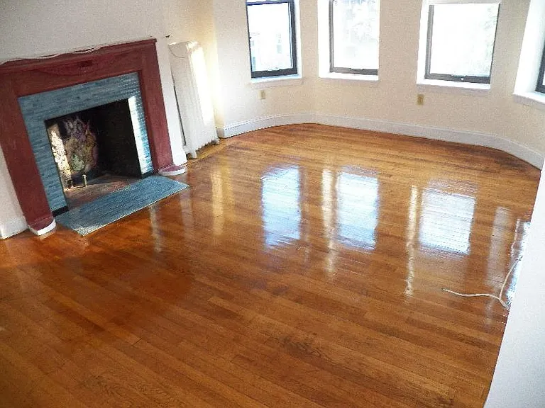 683 Washington St #5 — Photo 2