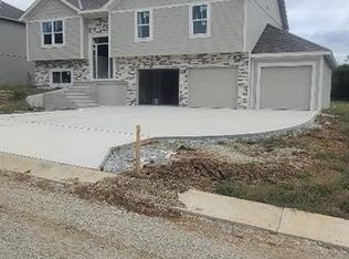 103 Johnson Cir, Dearborn, MO 64439