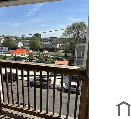 4 bed, 9999 sqft, $2,950 — Photo 2