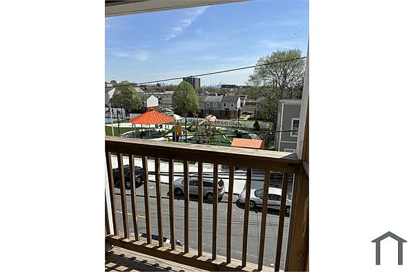 Building Photo - 852 S 15th St #2