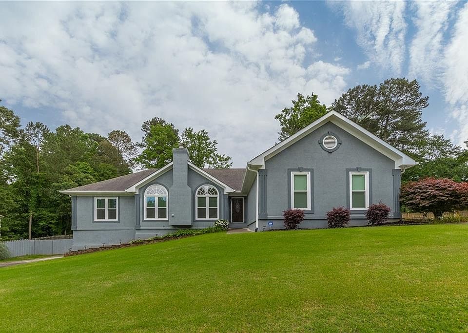 1st image of 2215 Vinings Ln