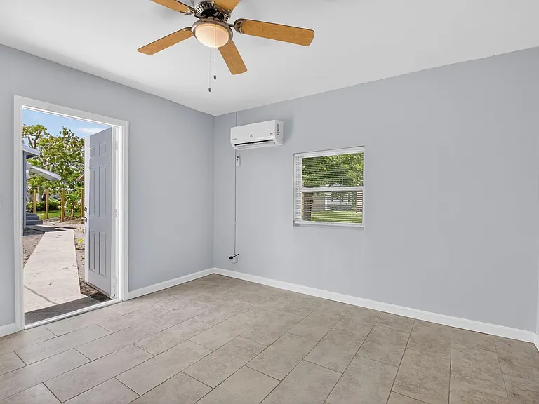 239 NW 6th Ave — Photo 24