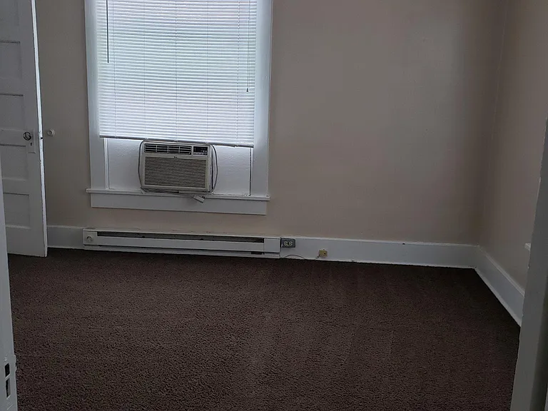 209 E North St #A — Photo 7