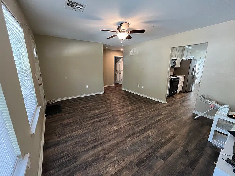 815 S Washington St — Photo 5