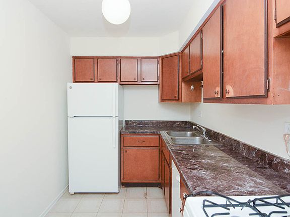 2nd image of 660 W Wrightwood Ave APT 412