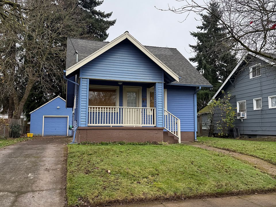 Street view of the house with the driveway and the garage.