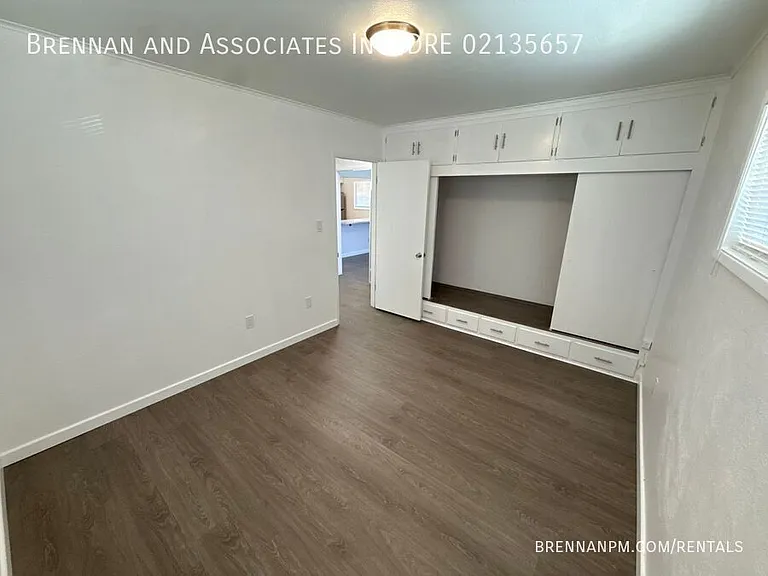 288 1/2 5th Ave — Photo 12