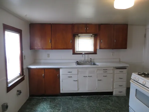 8 Warren St, Nashua, NH 03060