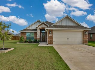 105 Palamino Dr, Gainesville, TX 76240
