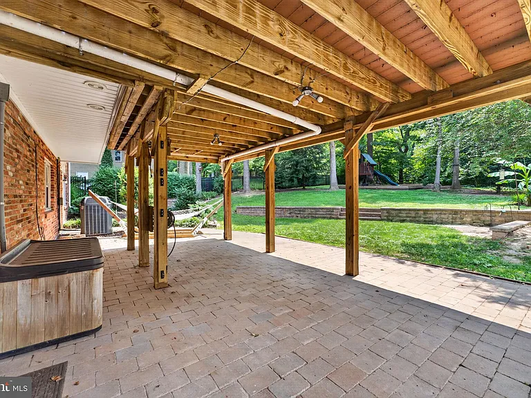 6443 Walters Woods Dr — Photo 65